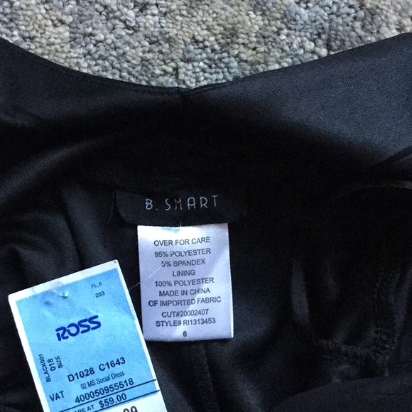 Little black dress with front ruffles - Picture 3 of 3